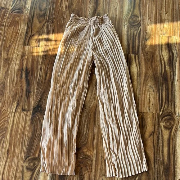 NWOT Pleated Tan Pants size XS - Picture 1 of 7
